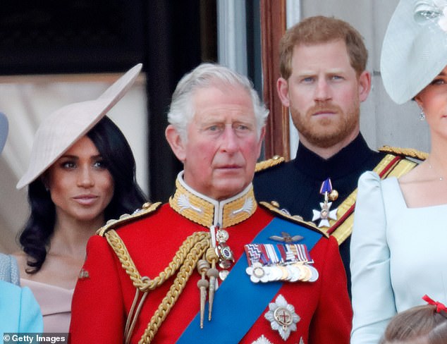 Меган и Гарри (на фото с Чарльзом в Trooping The Color в 2018 году) теперь являются «болезненным отвлечением, без которого он мог бы обойтись».