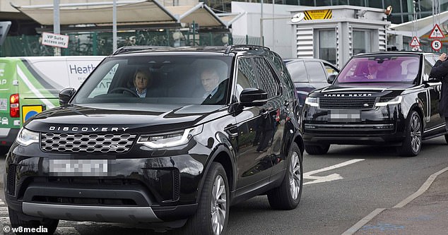 Принц Гарри прибыл в Великобританию, чтобы навестить своего отца после того, как у него диагностировали рак