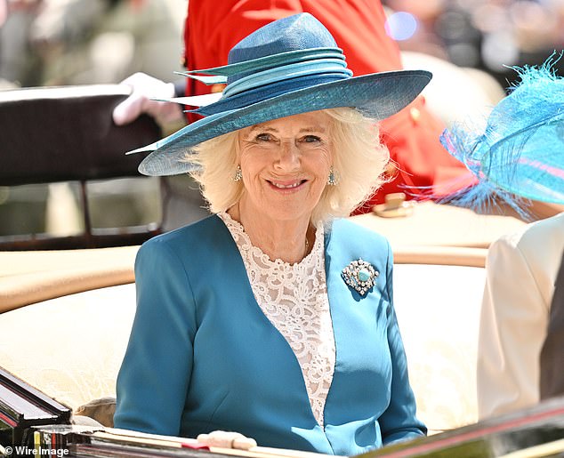 Королева Камилла присутствует на втором дне Royal Ascot 2024 на ипподроме Аскот, 19 июня 2024 г.