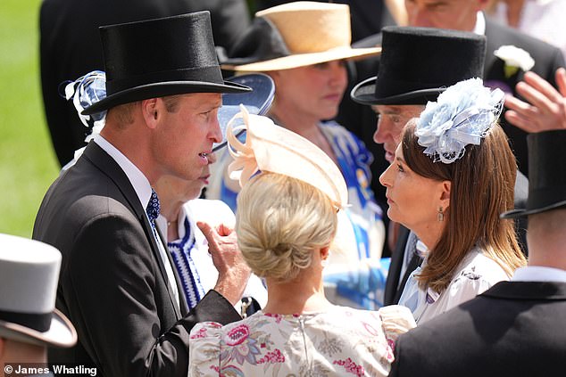 Принц Уильям сегодня беседует с Кэрол Миддлтон в Royal Ascot