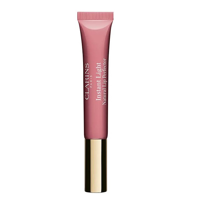 Средство для губ Clarins Natural Lip Perfector было замечено в руках члена королевской семьи на чемпионате Уимблдона в 2019 году.