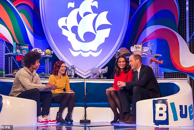 Принц Уильям и Кейт на Blue Peter в 2017 году, когда им обоим были вручены золотые значки