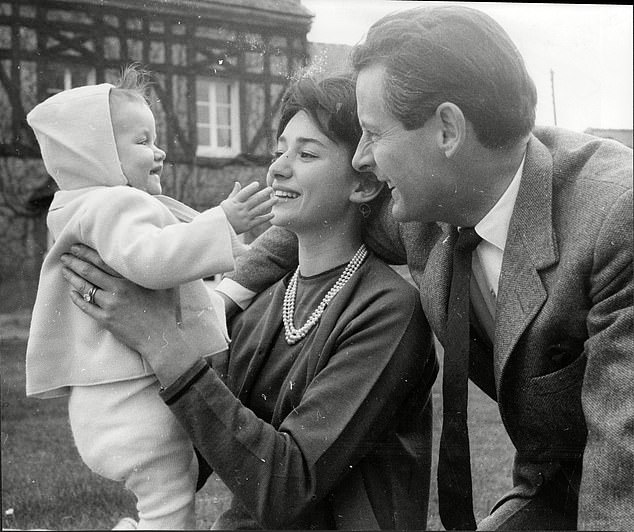 Таунсенд на фото со своей второй женой Мари-Люс и дочерью Мари в 1962 году.